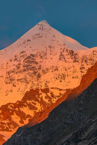 Безенгийская стена