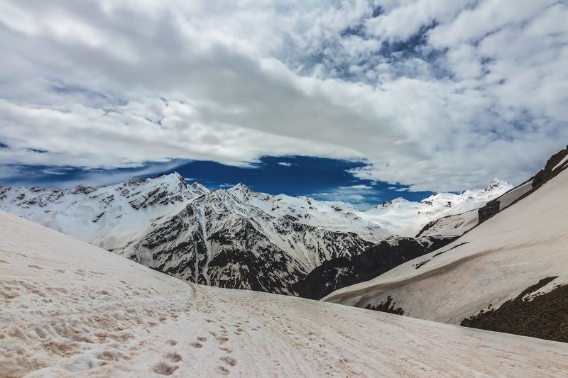 горы,восхождение,кавказ,облака под белыми облаками... фото превью