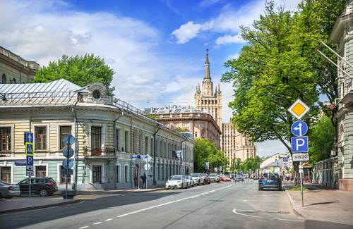 Вид на высотку с Поварской