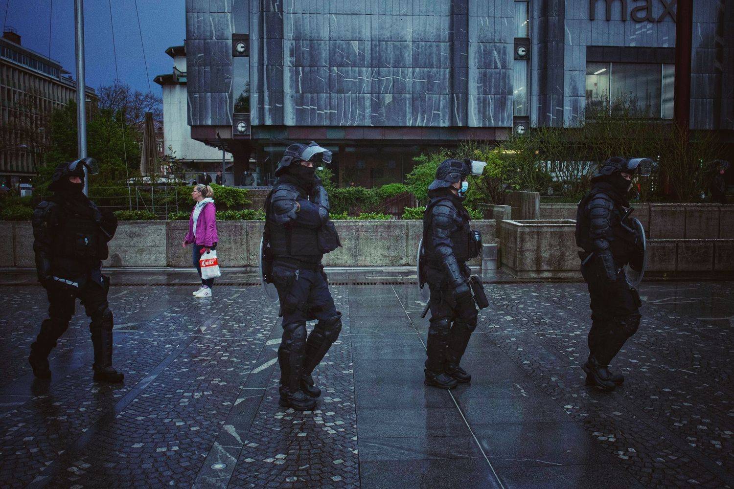 Photojournalism, riot, press, Ga&scaron;per Le&scaron;nik