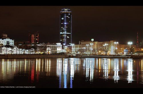 Лед на городском пруду II