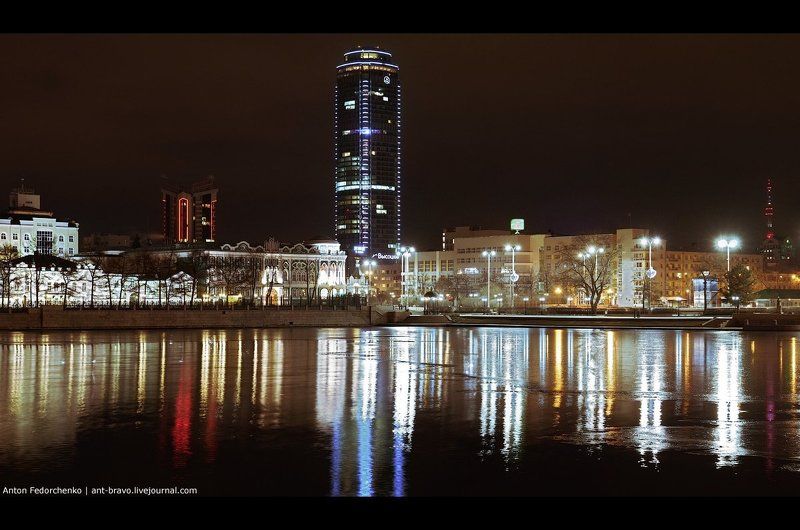 Высоцкий, Город, Екатеринбург, Небоскреб, Ночной Лед на городском пруду II фото превью