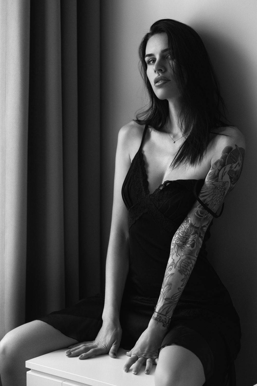 portrait, bw, black and white, monochrome, indoor, woman, tones, sensual, tattoo, beauty, people, Tomas Masoit