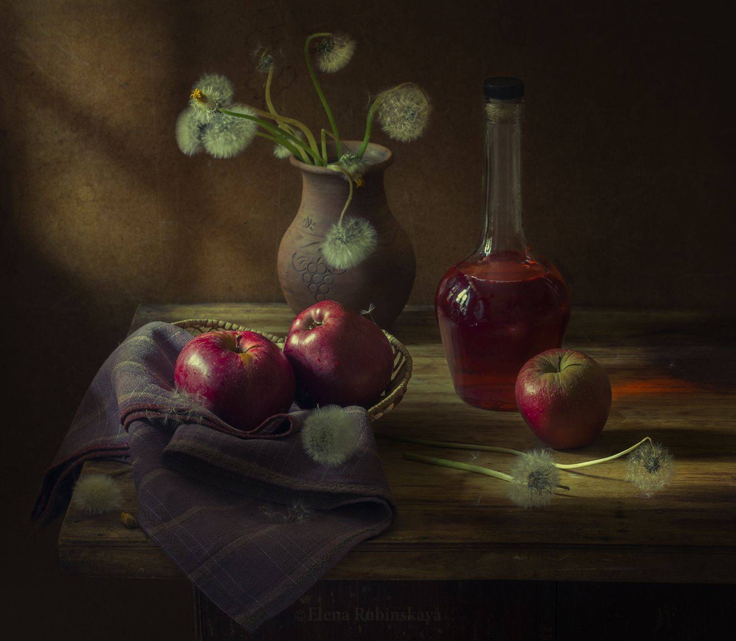 кострома,натюрморт,яблоки,вино,одуванчики, Елена Рубинская