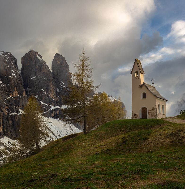 доломиты, горы, облака, закат, капелла Непогода отступает. фото превью