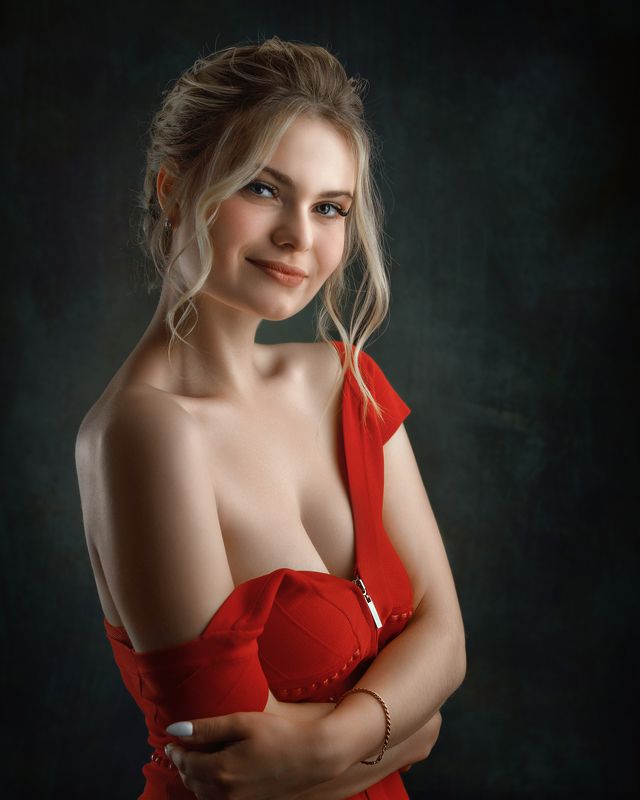 The girl in red фото превью