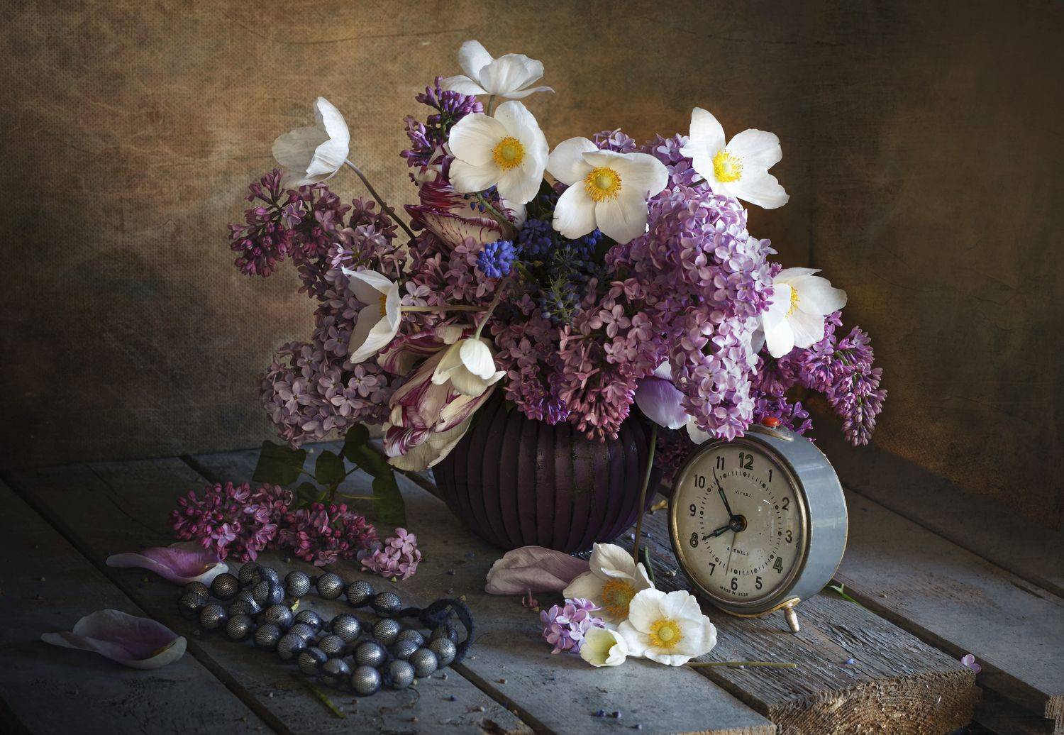 натюрморт, весна, сирень, анемоны, будильник, Лионелла Зимина