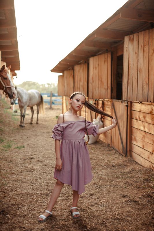 портрет,портрет девочки Конюшня фото превью