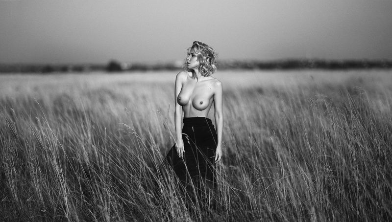 девушка,жанр,портрет,фотография,модель,арт,portrait,photography, middle,nature,soul,свет,girl,canon 35mm, woman,monochome,ню,гламур  фото превью