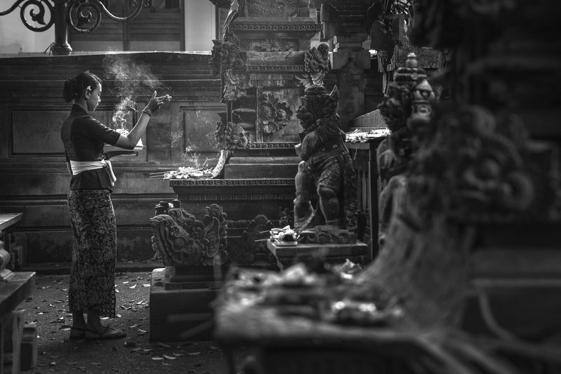 Ubud, Bali Morning Prayer фото превью