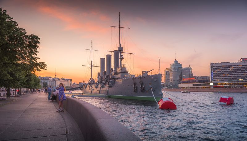 город, санкт-петербург, россия, река, закат, рассвет, небо, лето, аврора, корабль, крейсер Летний вечер у Авроры.. фото превью