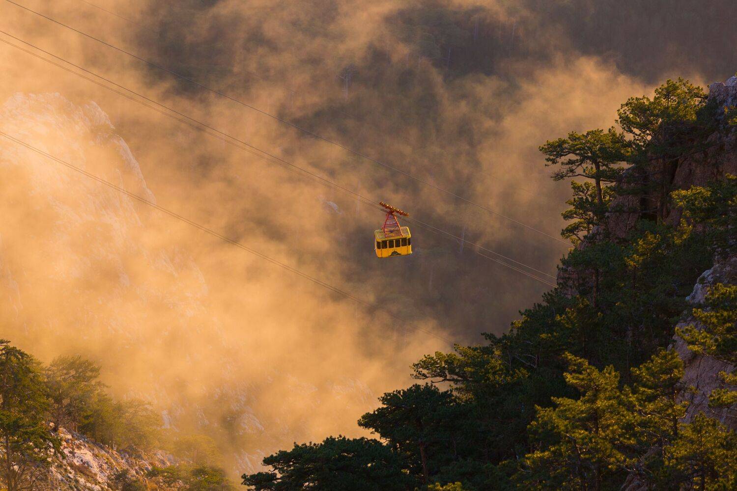 ай-петри, канатная дорога, плато ай-петри, туман на ай-петри, фотограф ялта, пейзажи крыма, Serge Titov