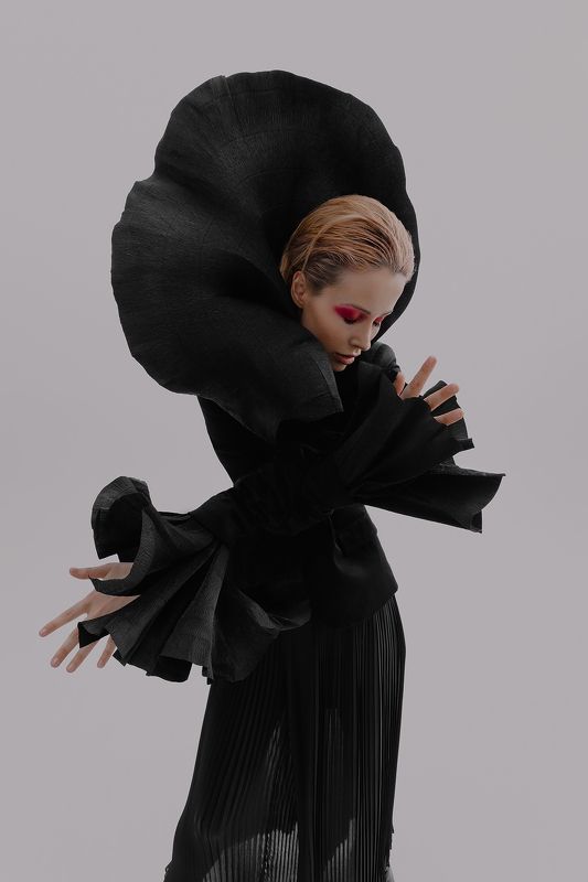 Portrait, fashion, fine art  Flower frame 1/5 фото превью