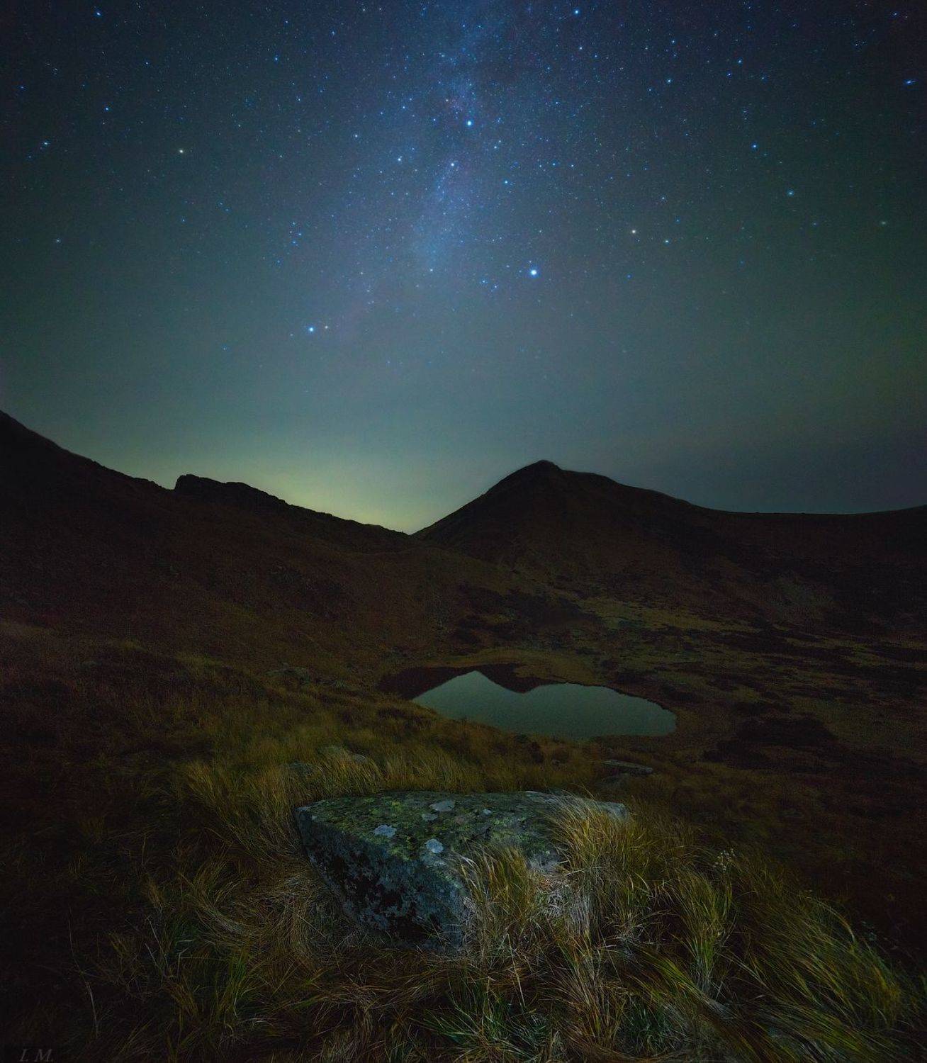 ночь, горы, пейзаж, карпаты, хребет, звезды, млечный путь, трава, осень, ночное небо, камень, озеро, несамовитое, отражение, путешествие, night, sky, stars, nightscape, panorama, travel, carpathians, mountains, grass, milky way, landscape, lake, stone, Ivan Maljarenko