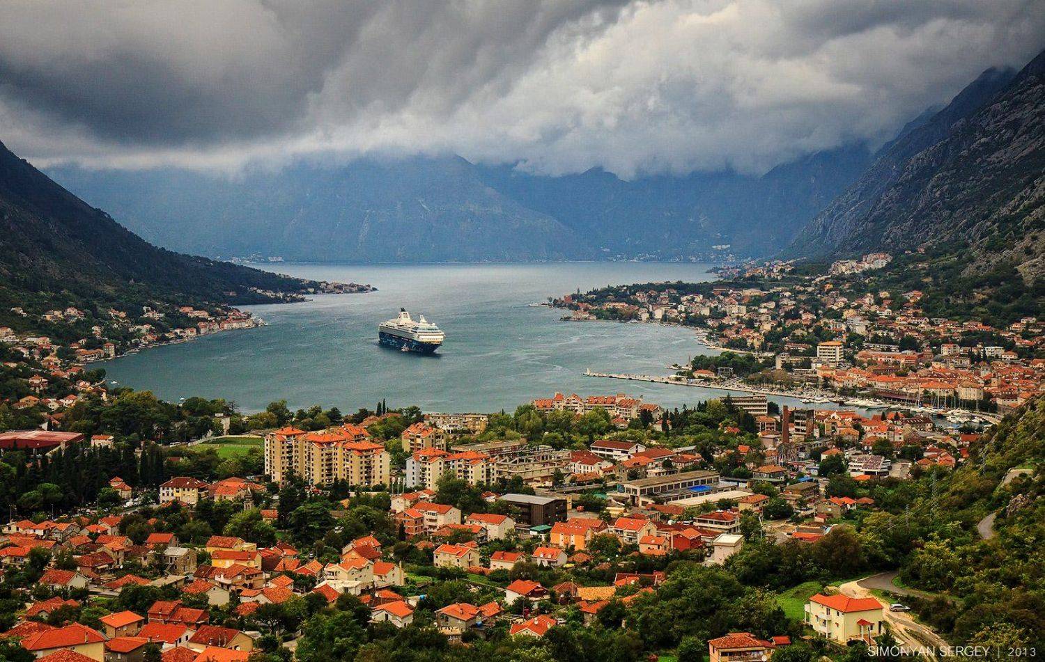Адриатика, Боко-которская, Бухта, Европа, Залив, Котор, Море, Теплоход, Тучи, Черепичные крыши, Черногория, Симонян Сергей