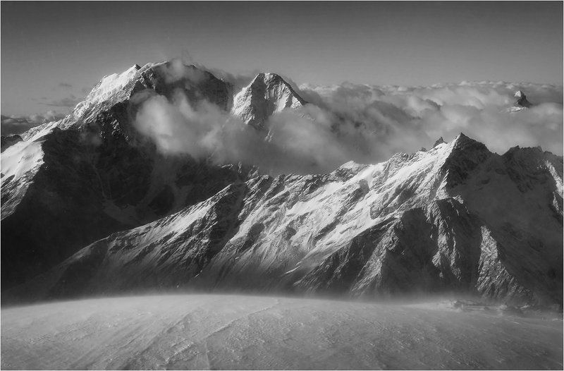 Кавказ, Пик Щуровского, Приэльбрусье, Ушба, Чатын, Шхельда, Эльбрус ГКХ ч/б фото превью