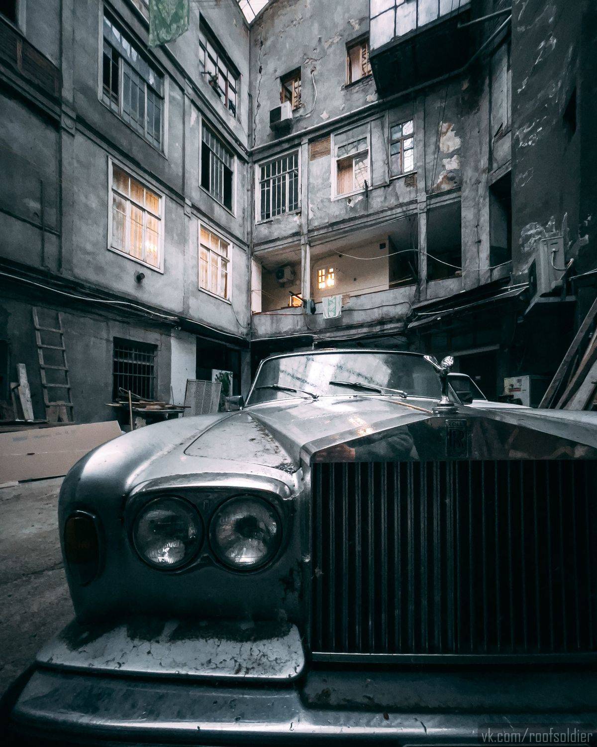 Tbilisi, Georgia, architecture, city, cityscape, urban, dark, yard, courtyard, car, rolls-royce, automobile, Голубев Алексей