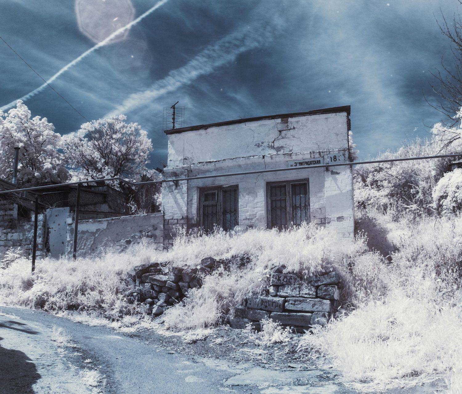 инфракрасная фотография, весна, длинная выдержка, старая улица, керчь, крым, россия, анатолий щербак, Анатолий Щербак