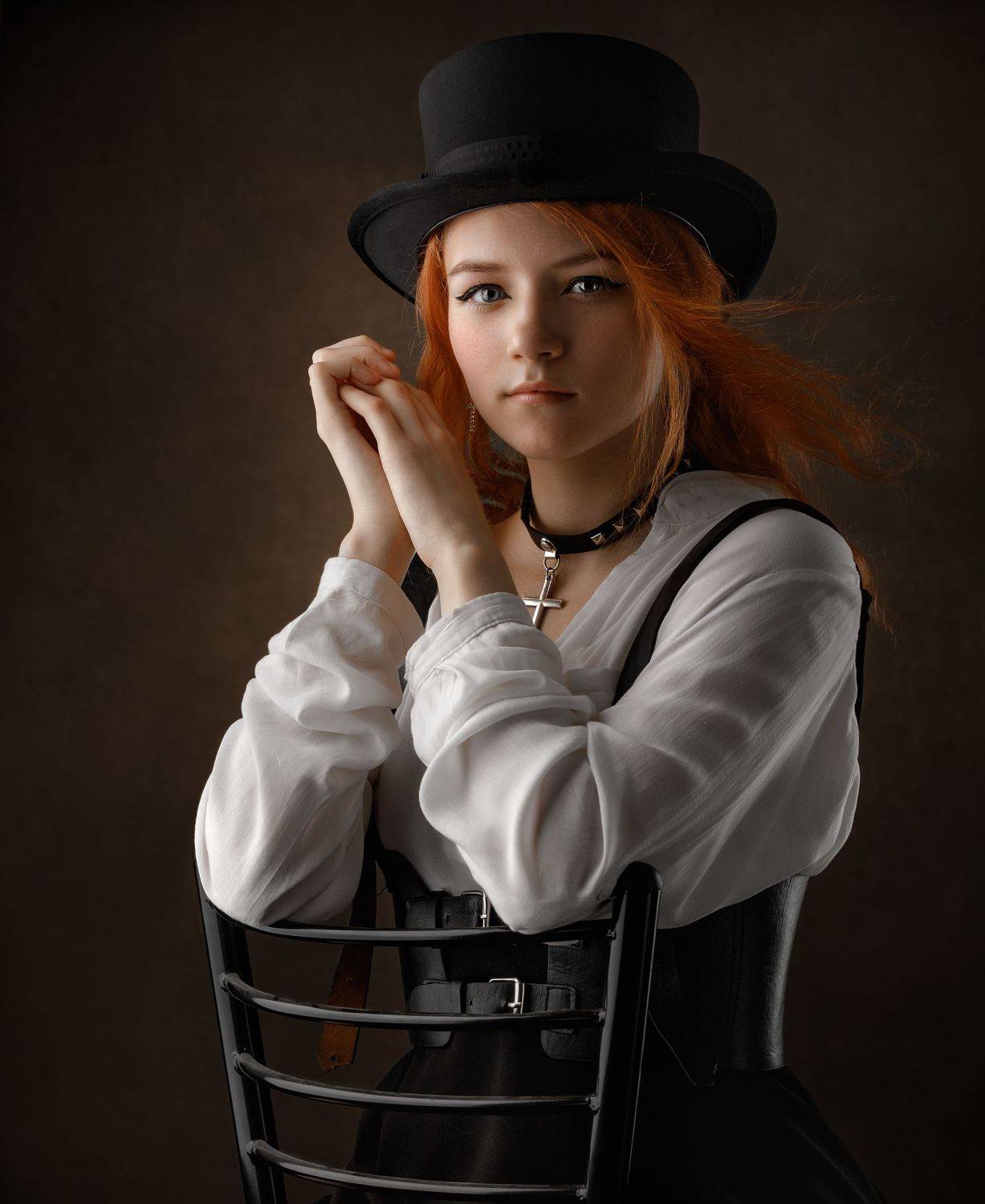 Девушка, шляпа, симпатик, крест, взгляд в камеру, Сергей Анисимов