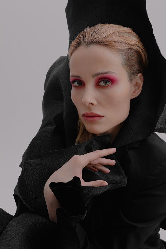 Portrait, fashion, fanie art  Flower frame 1/5 фото превью