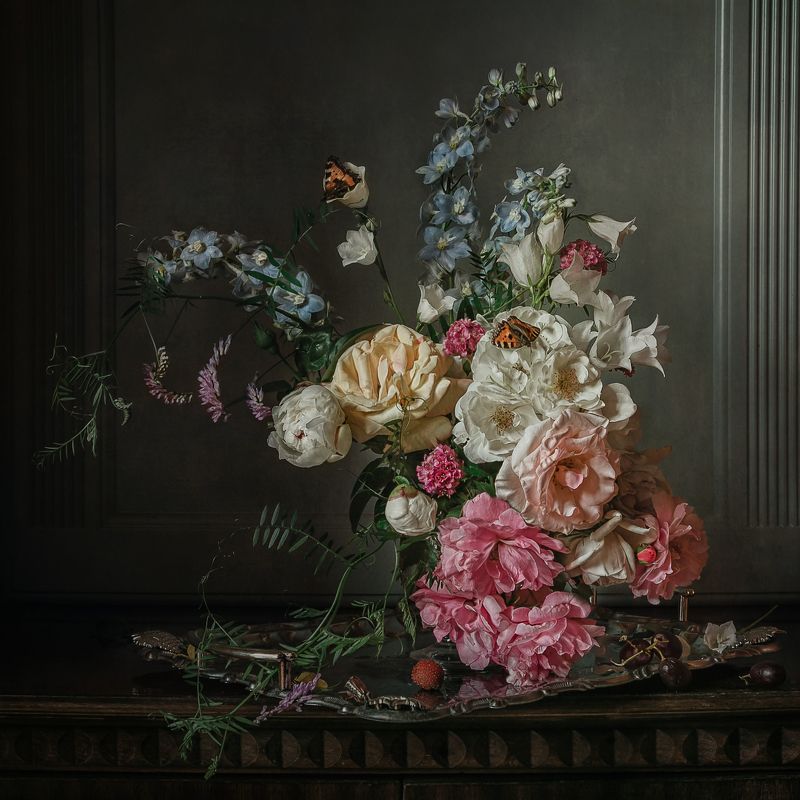 натюрморт, цветы, розы, пион, бабочки Цветы, бабочки и жучок :) фото превью