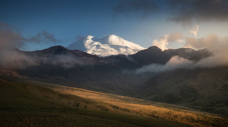 Эльбрус на закате фото превью