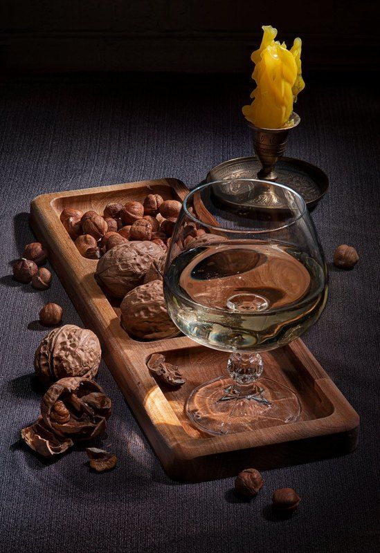 Вино и орехи фото превью