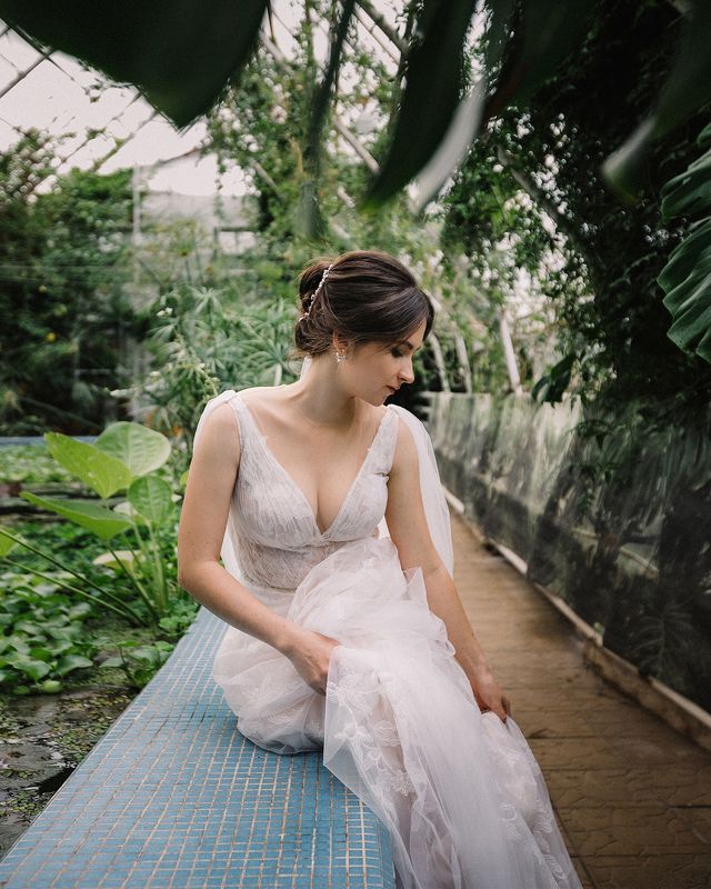 wedding, women, portait, bride, young Bride in Botanical Garden фото превью