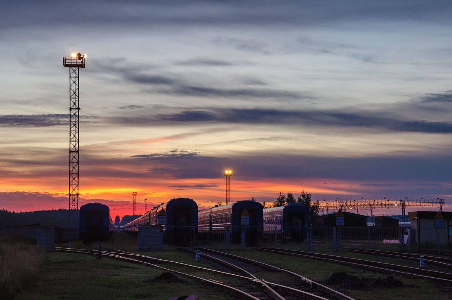 железная дорога закат вагонное депо, Дима Карабинов