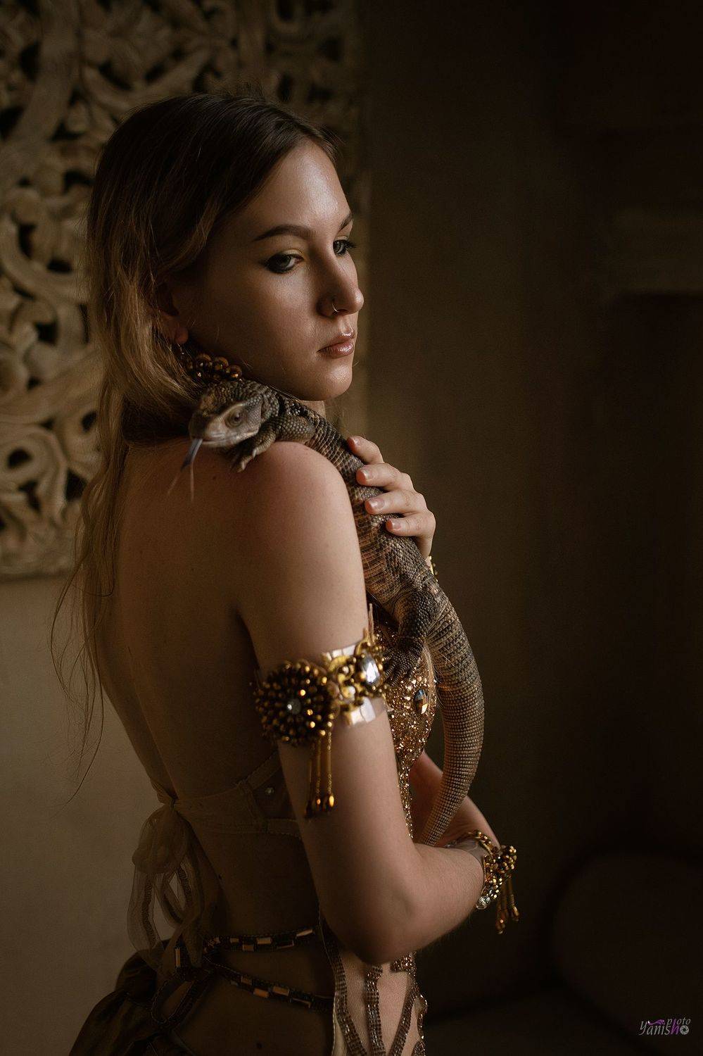 портрет, девушка, студия, ящерица, варан, мифология, история, Янина Ермакова