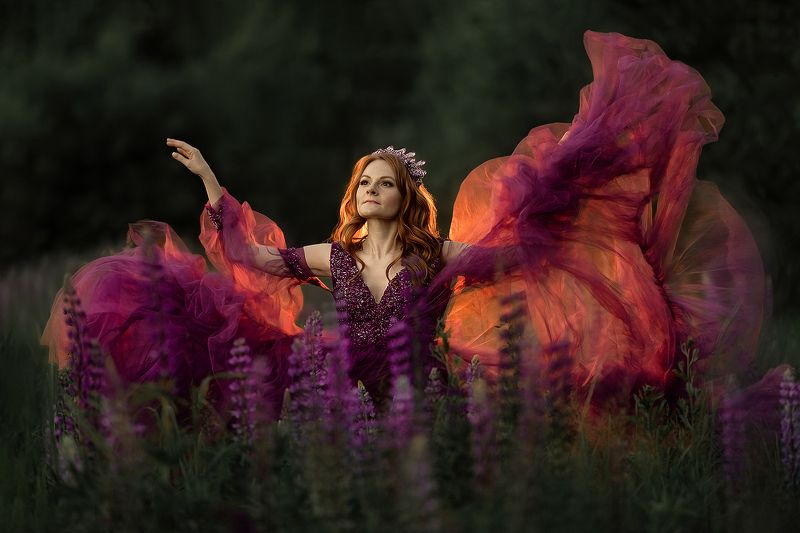 портрет девушка женский портрет люпины закат Жар-птица фото превью