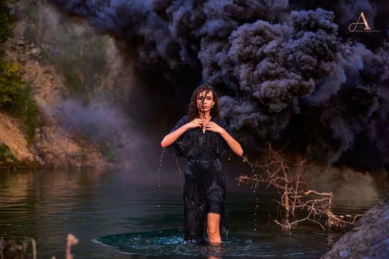 girl water lake smoke Beauty will save the world фото превью