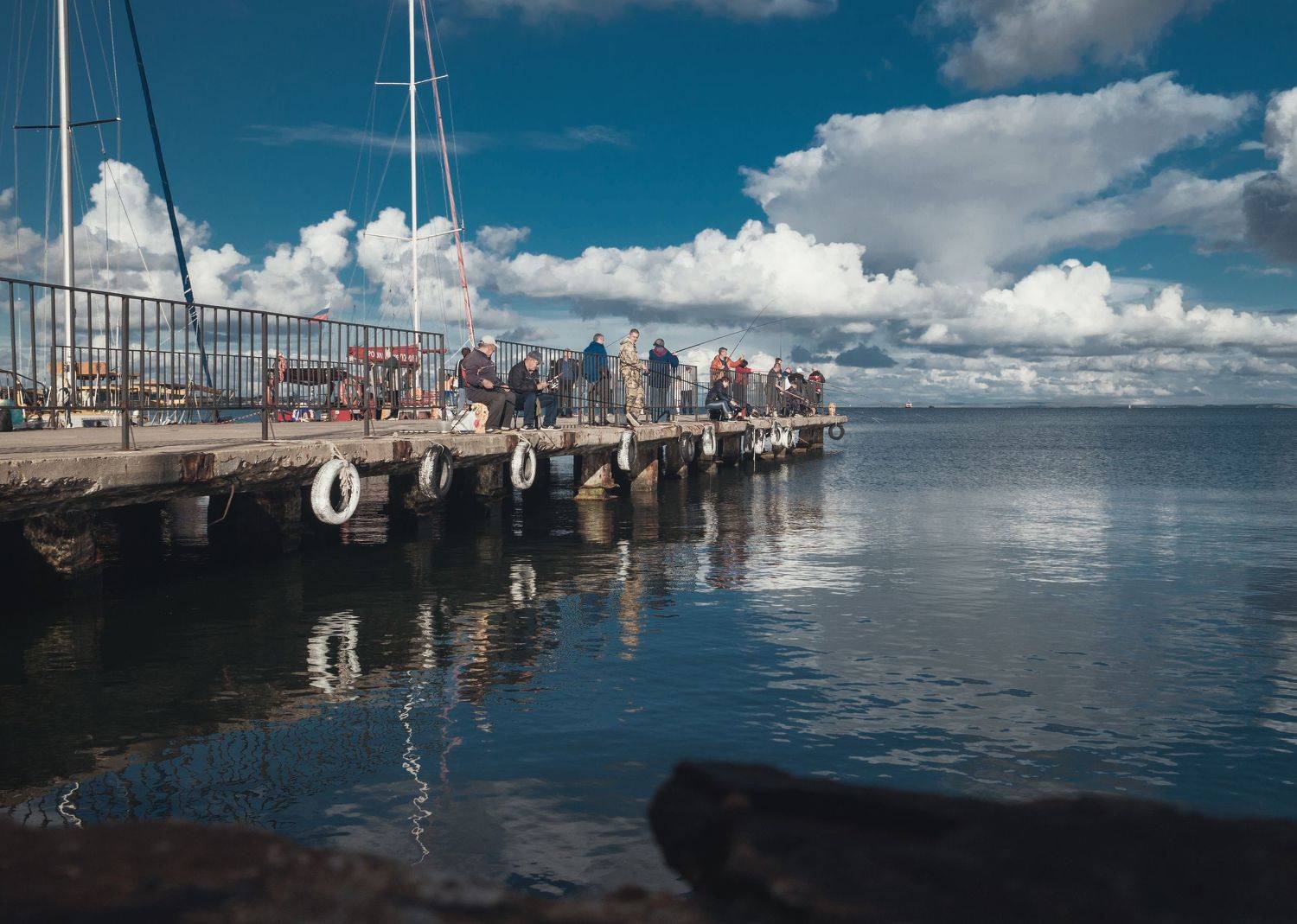 лето, вечер, городской пейзаж, черное море, керченский пролив, рыбаки, ставрида, кефаль, сарган, рыбалка, причал, керчь, крым, россия, анатолий щербак, Анатолий Щербак