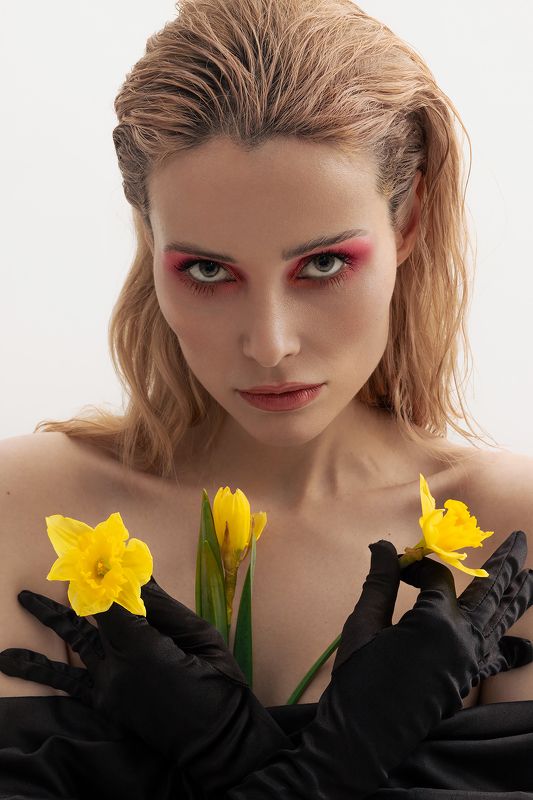 Portrait, fashion, beauty, woman  Flower frame 2/5 фото превью