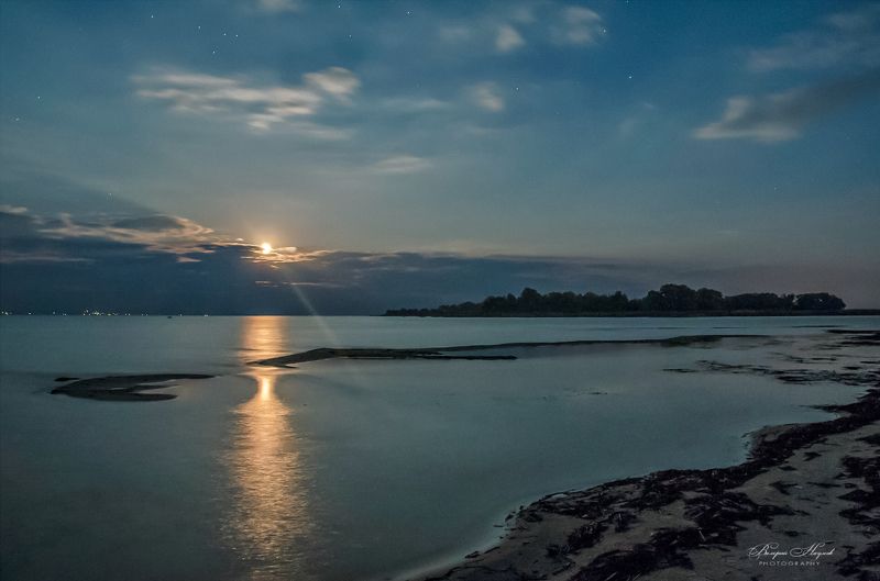 ночь, луна, звёзды, река, дорожка, луч, небо, облака По лунной дорожке фото превью