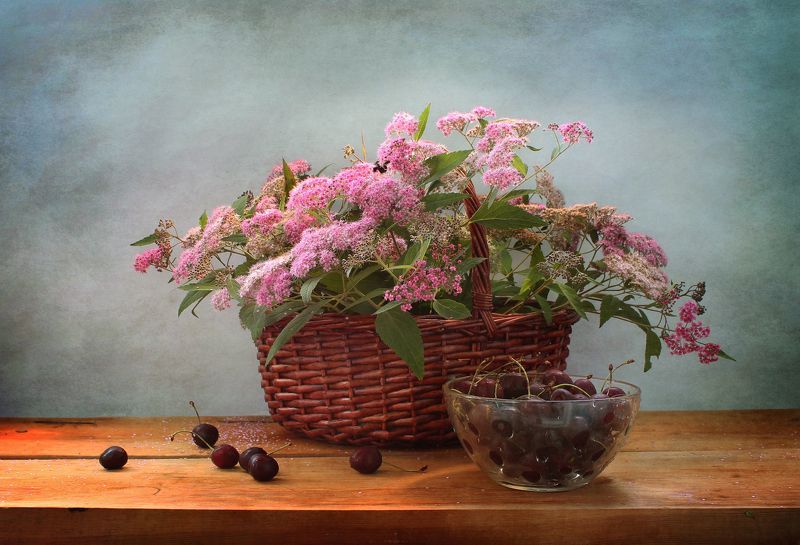 натюрморт, лето, цветы, корзина, черешня С черешней фото превью