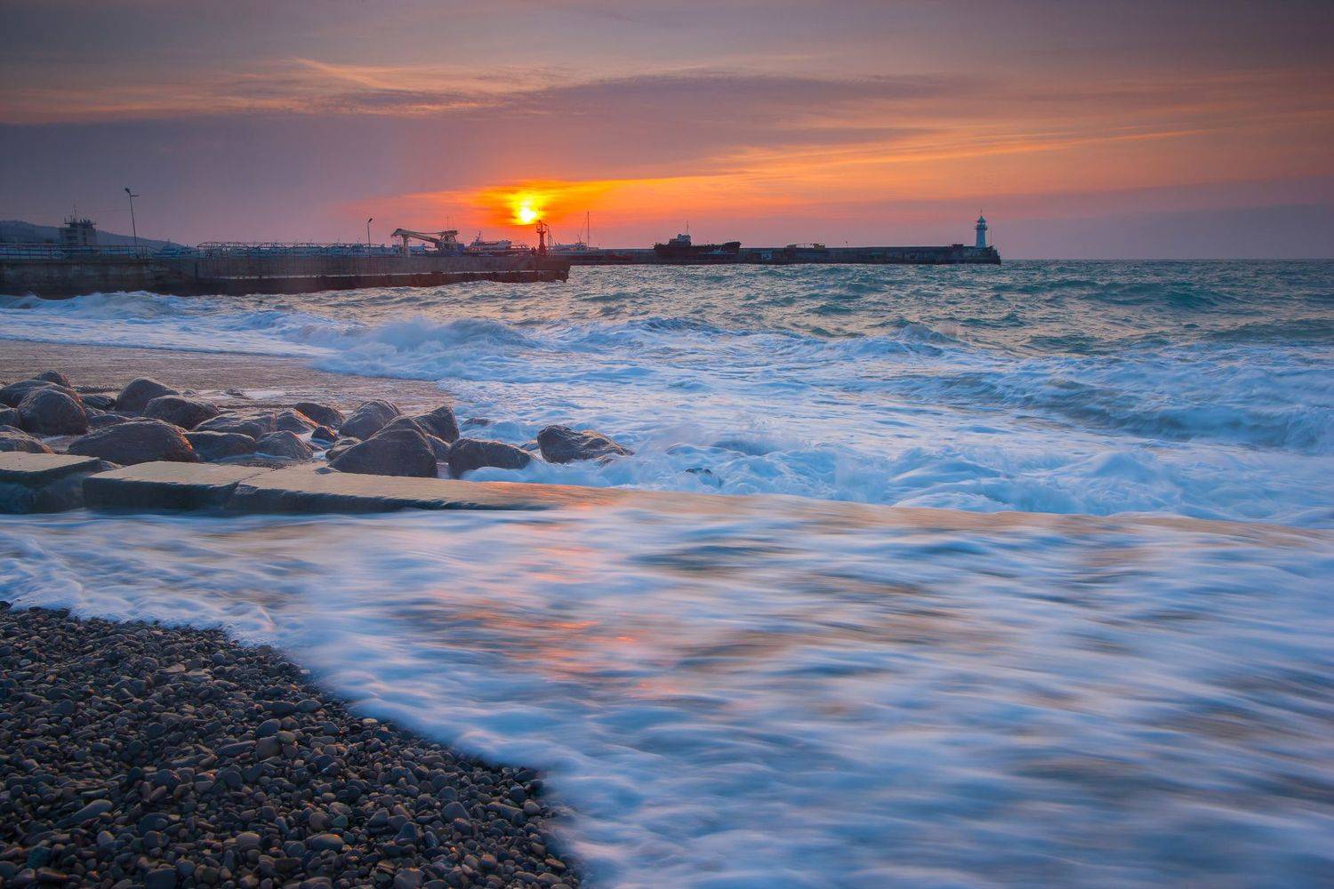 ялтинский маяк, крым, ялта, черное море, маяк, навигация, ялтинский залив, ялта порт, мартьян, мыс мартьян, Serge Titov