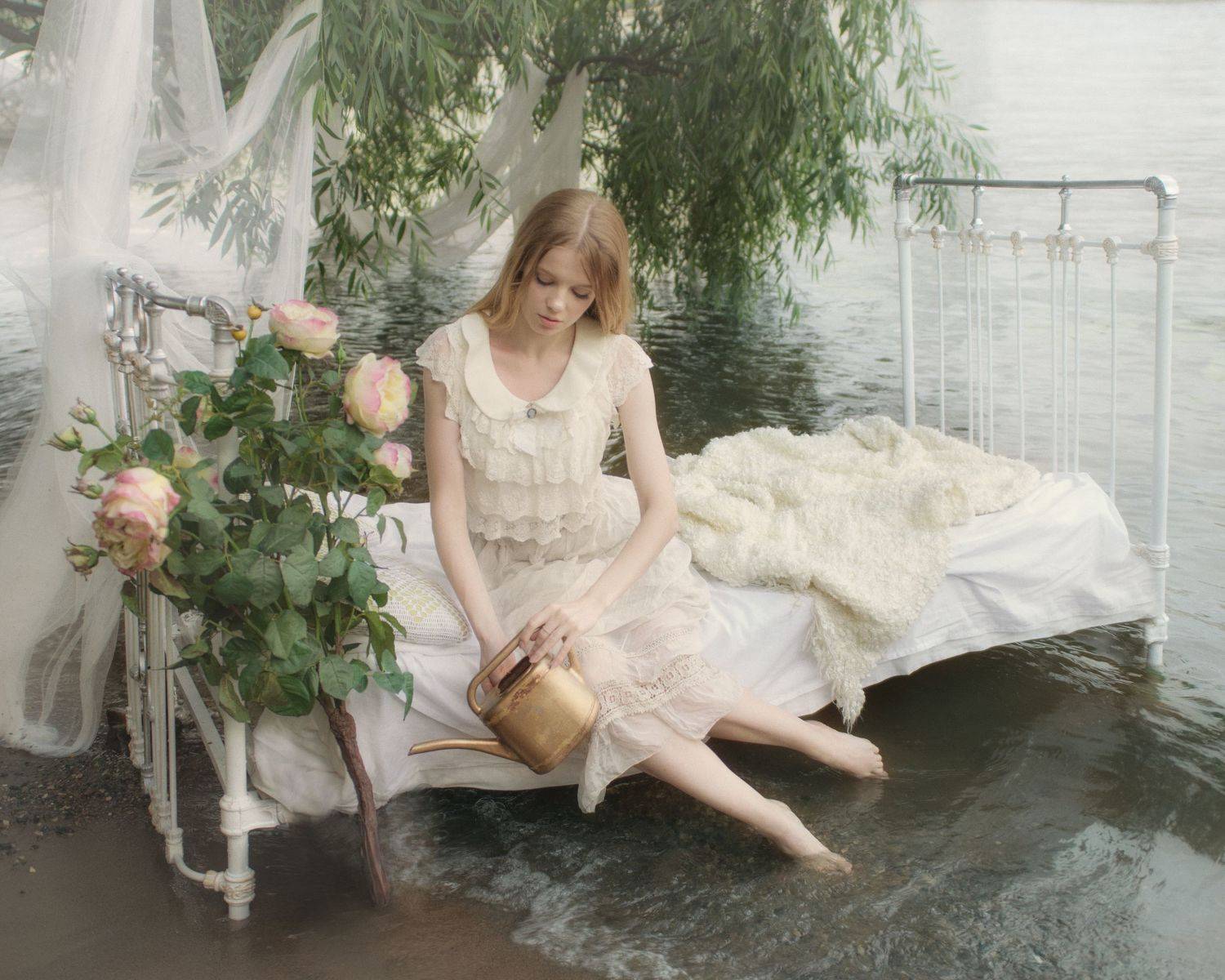 кровать, кровать в воде, сказка, море, вморе,  река, наберегу,  вода, много воды,, Ольга Лобачёва