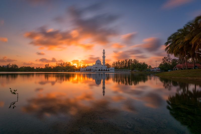 Sunset Tengku Tengah Zaharah Mosque фото превью