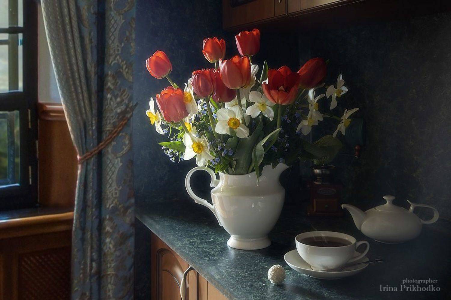 натюрморт, цветы, чай, художественное фото, нарциссы, тюльпаны,, Ирина Приходько