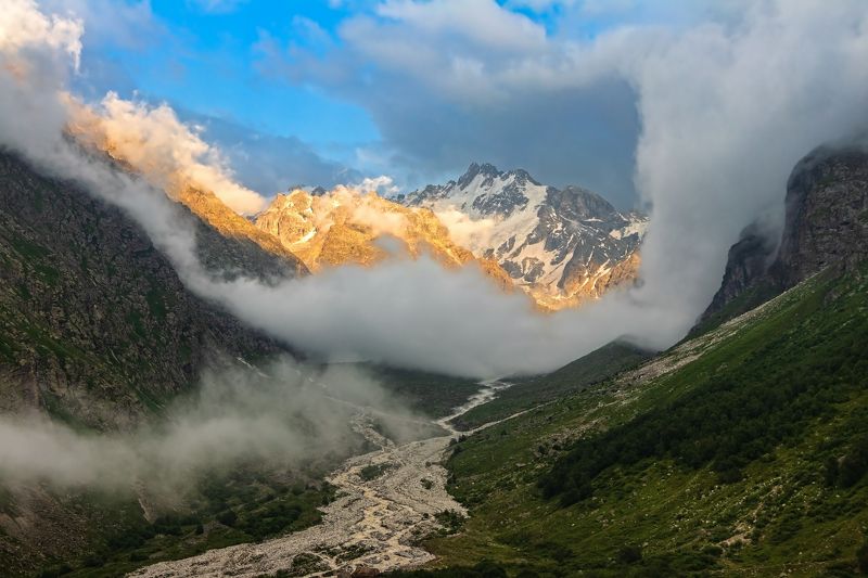горы,восхождение,кавказ,облака окно в небе... фото превью