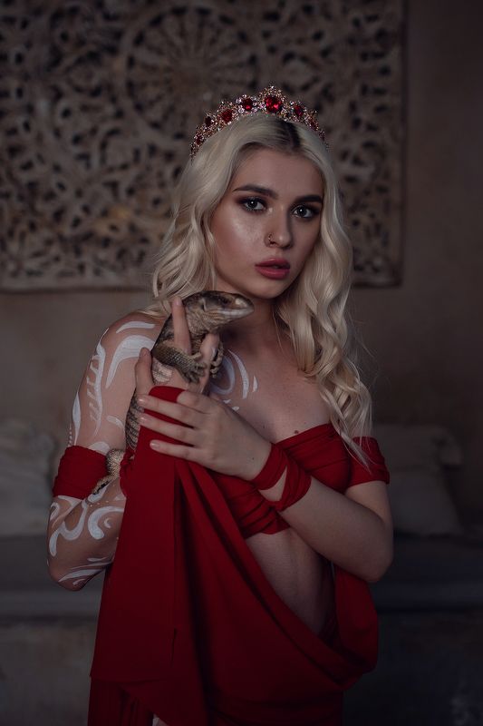 варан, портрет, студия, красный, восток, девушка, фентэзи, сказка Мила фото превью