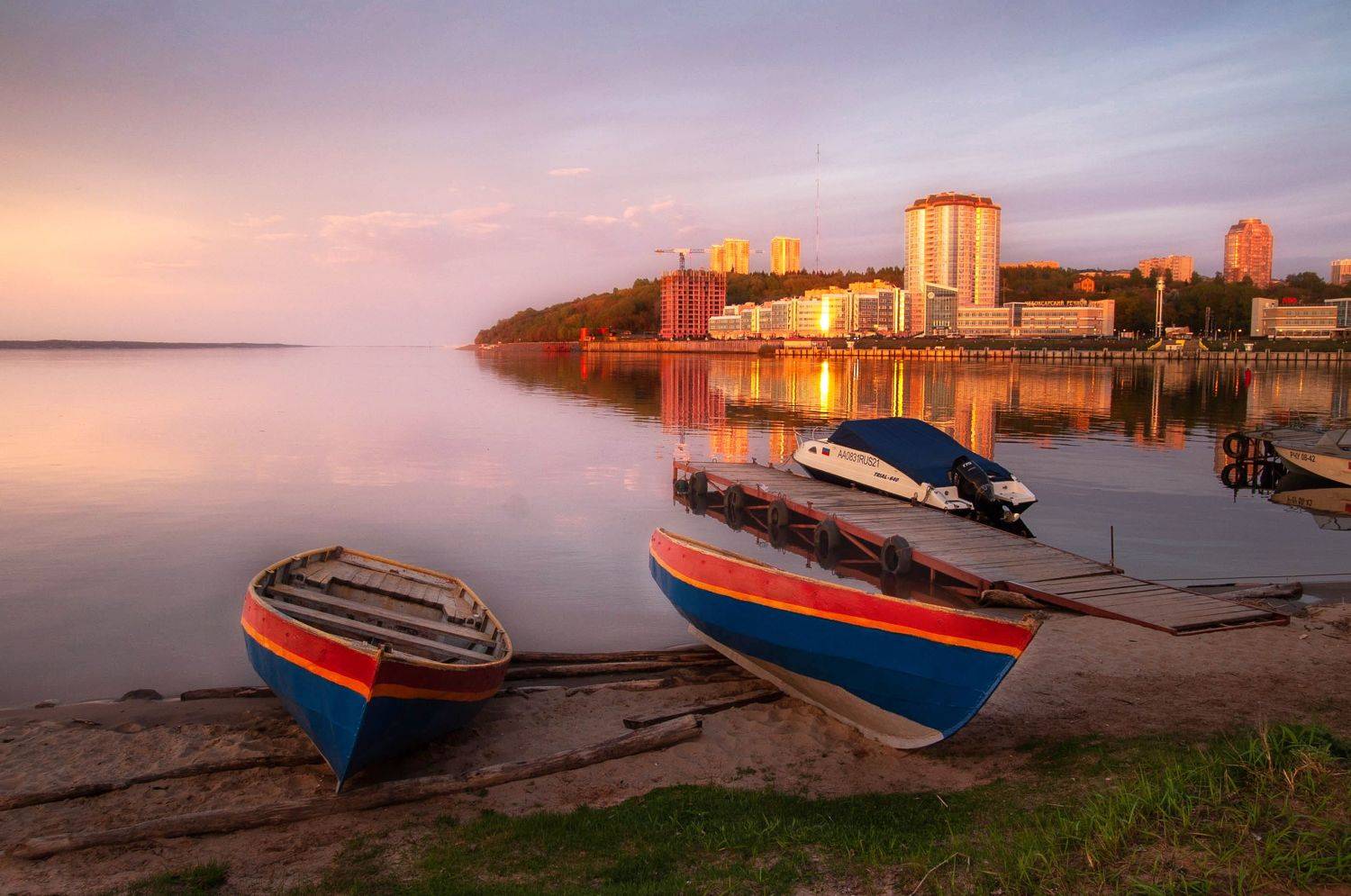 закат, пейзаж, города, лодки, вода, река, Волга, Андрей Малыгин