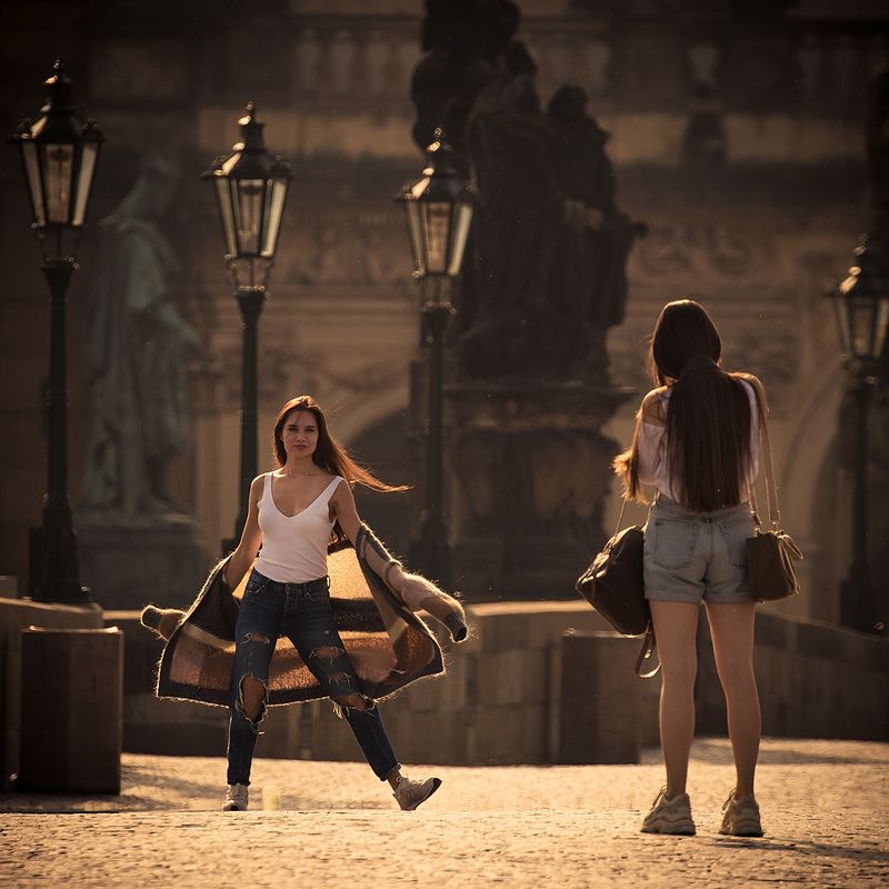 On the Prague bridge фото превью