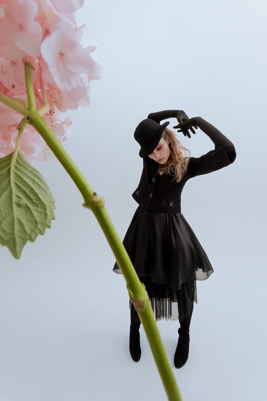 Portrait, fine art, woman, fashion, flower Flower frame 3/5 фото превью