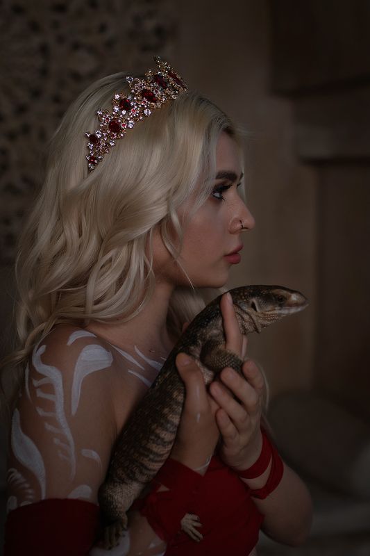 варан, портрет, студия, красный, восток, девушка, фентэзи, сказка Принцесса Атлантиды фото превью