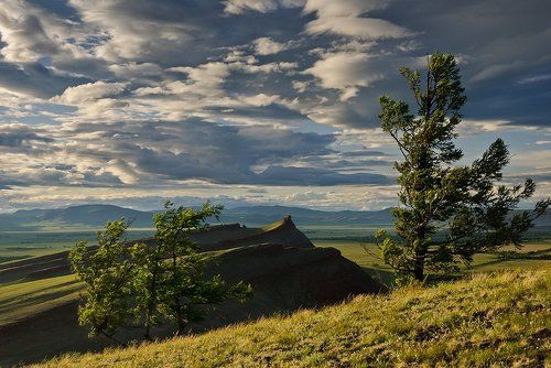 Ветер рвал облака над Сундуками...