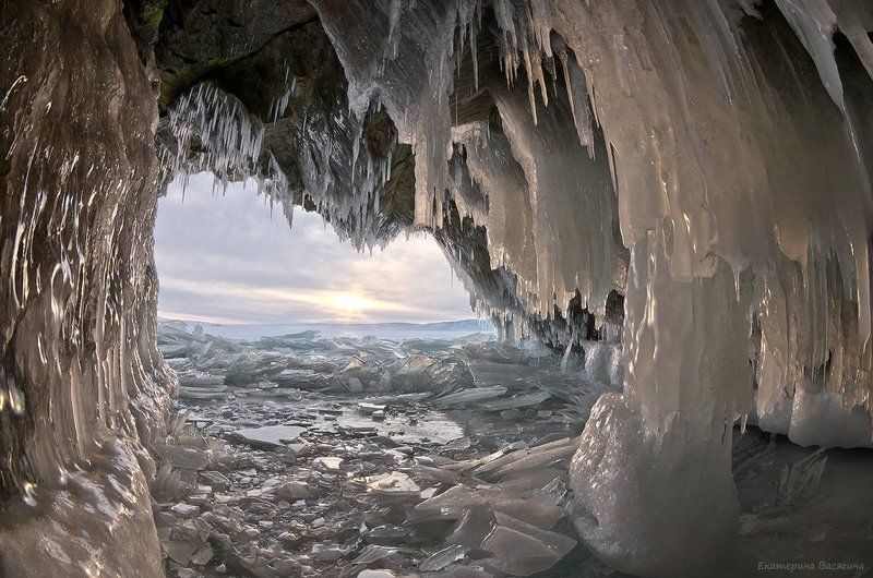 Байкал, Грот, Зима, Лед, Пещера, Сосульки, Харанцы Ледяное царство... фото превью