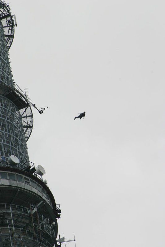 ( МОМЕНТ УДАРА) ПРЫЖОК С ОСТАНКИНСКОЙ БАШНИ,  СЪЕМКА 2002 или 2004г точно не помню. фото превью