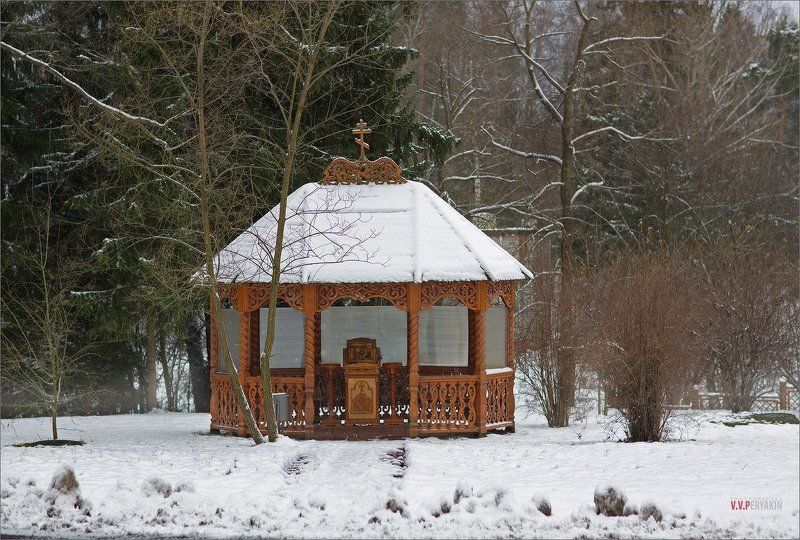 Часовня у дороги фото превью